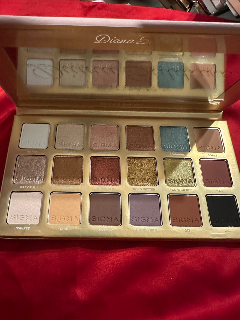 Sigma eyeshadow palette.